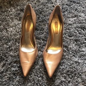GOLD NINE WEST HEELS 👠